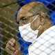 ‘Zieke’ oud-dictator Bashir loopt vrolijk rond, tot woede van de Soedanezen