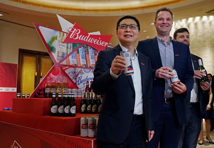 Frank Wang (Executive Director), Jan Craps (CEO) en Guilherme Castellan (CFO) van Budweiser Brewing Company APAC.