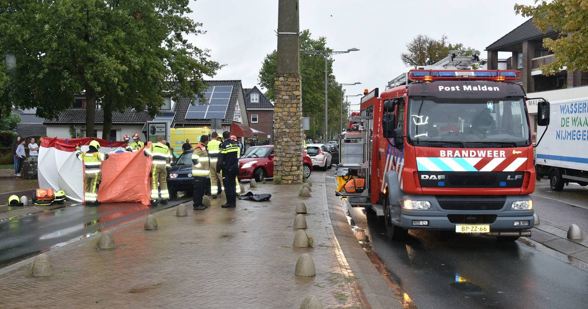 Man in scootmobiel gewond door botsing met auto in Malden.