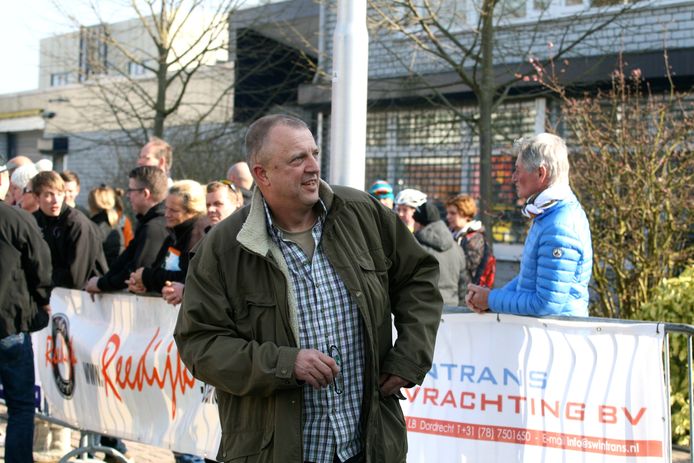 Johan Gouweloos in zijn rol als wielerorganisator.