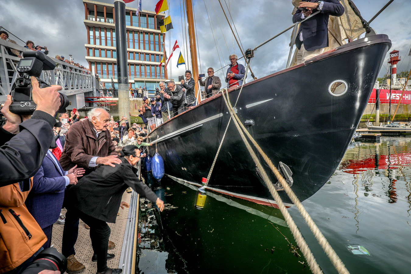 KIJK. Na 16 jaar vaart schip van Jacques Brel opnieuw, en da’s voor ...
