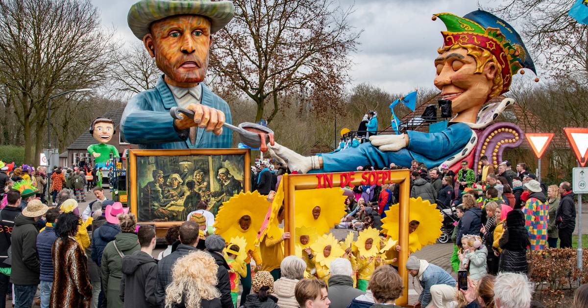 Haaikneuterrijk pakt weer uit met spectaculaire carnavalswagens