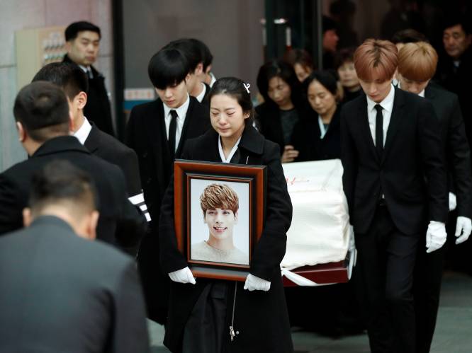 Trieste beelden: Zuid-Korea rouwt collectief om overleden K-pop-zanger
