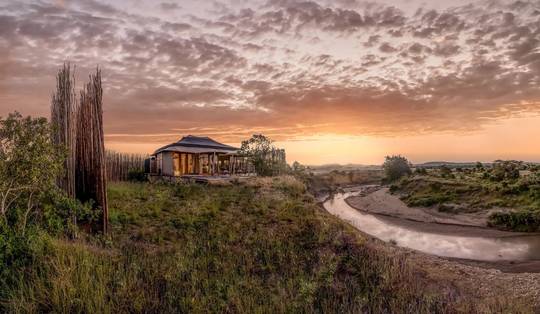 Blokkeert een nieuw safarikamp van 3.500 dollar per nacht een wildcorridor? ‘Toeristen weten niet wat er met ons gebeurt’