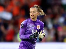 Keepster Daphne van Domselaar leeft mee met Sari van Veenendaal bij Oranje Leeuwinnen: 'Het is zielig haar zo te zien’