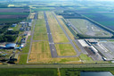 De start- en landingsbaan is vernieuwd en verlengd en is nu lang genoeg om grote vliegtuigen te ontvangen.