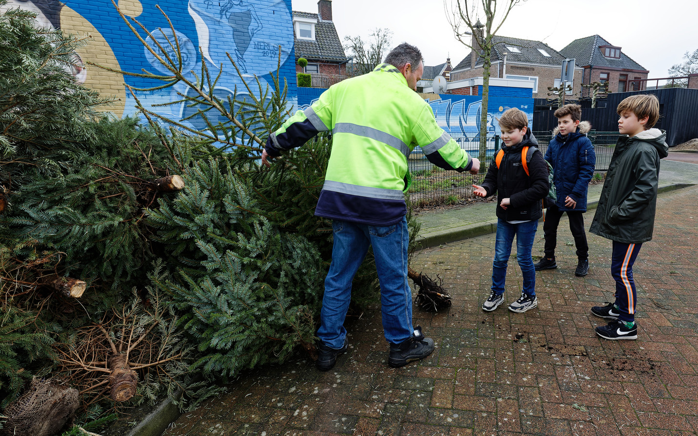 Per ingezamelde kerstboom krijgen Boxtelse kinderen 50 cent Foto AD.nl
