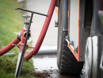 Deinsesteenweg afgesloten voor blussen schouwbrand
