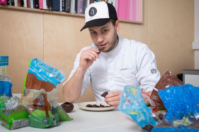 Chocolatier Joost Arijs test holle paaseieren uit de supermarkt.