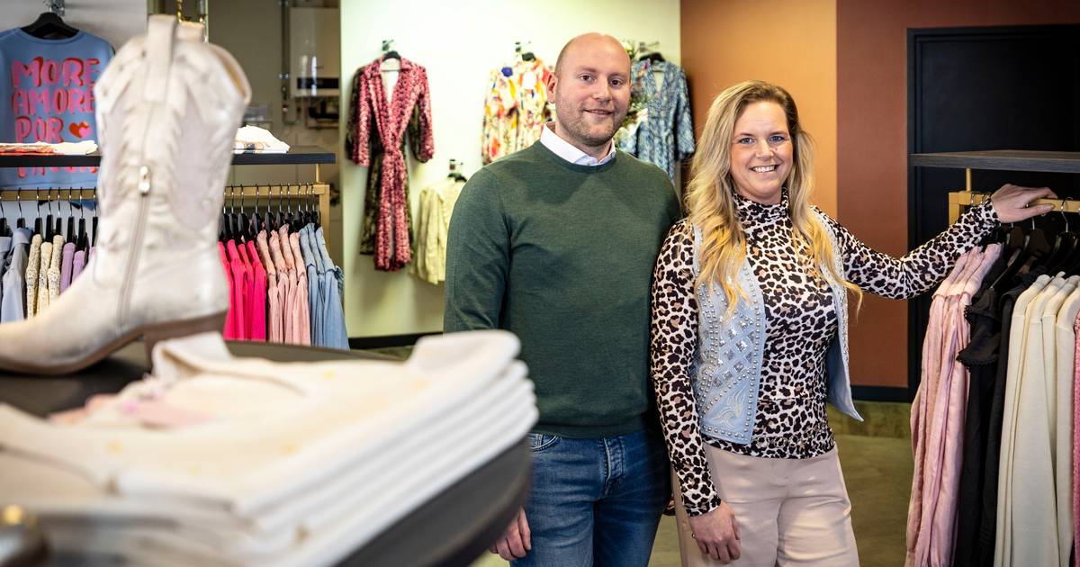 Kirsten uit Denekamp opent tweede kledingwinkel op haar droomlocatie: ‘Druk punt door Aldi en Hema’