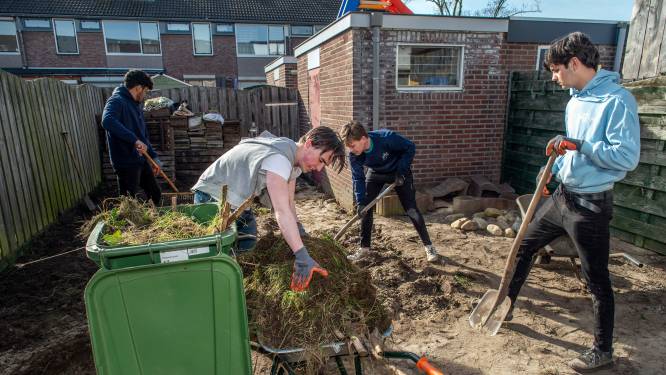 Studenten leggen belangenloos belevingstuin aan bij Club Kruimel: ‘Lekker, hard werken zonder nadenken’
