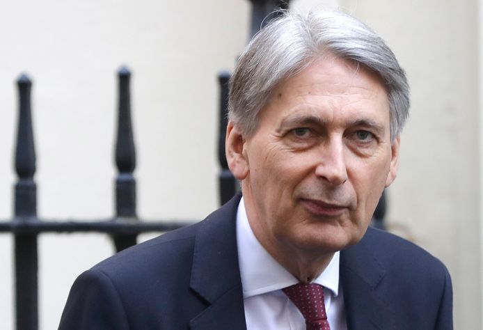 Een brexit zonder akkoord zou “een verraad” zijn van het resultaat van het referendum van 2016, schrijft voormalig minister van Financiën Philip Hammond in een opiniestuk.