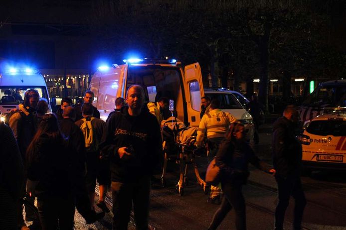 Station Gent-Sint-Pieters afgesloten na schietincident: politie schiet man met mes neer