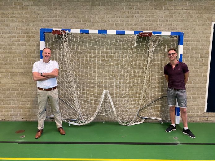 Dankert Geene (l) en Kevin van Vlimmeren gooien hun sporthallen open voor eindejaarsmusicals.