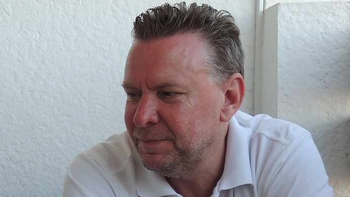 Zakenman Stefaan Bogaerts (55) uit Brasschaat werd in september 2017 in Spijkenisse nabij Rotterdam vermoord. Leden van de beruchte motorclub Caloh Wagoh zijn opgepakt op verdenking van betrokkenheid.