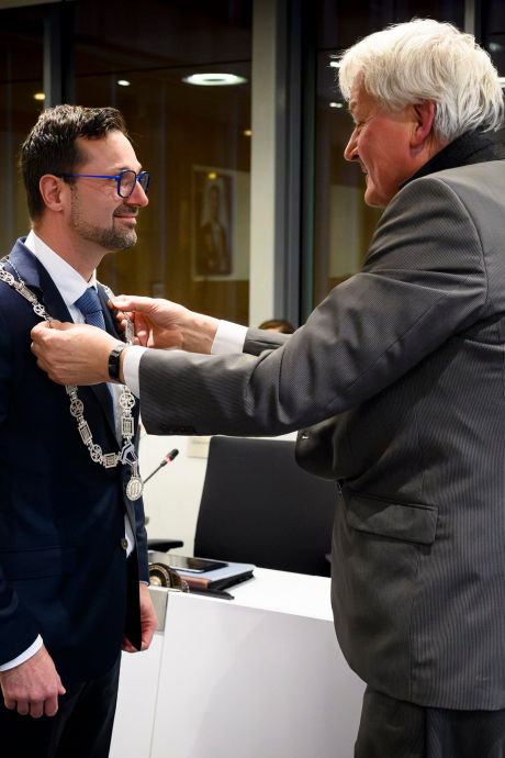 De jeugddroom van Leon Anink komt uit: hij is nu echt burgemeester, in Zwijndrecht