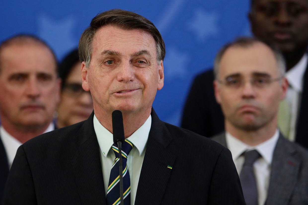 Jair Bolsonaro spreekt tijdens een persconferentie over het vertrek van de populaire justitieminister Sérgio Moro.
 Beeld AP