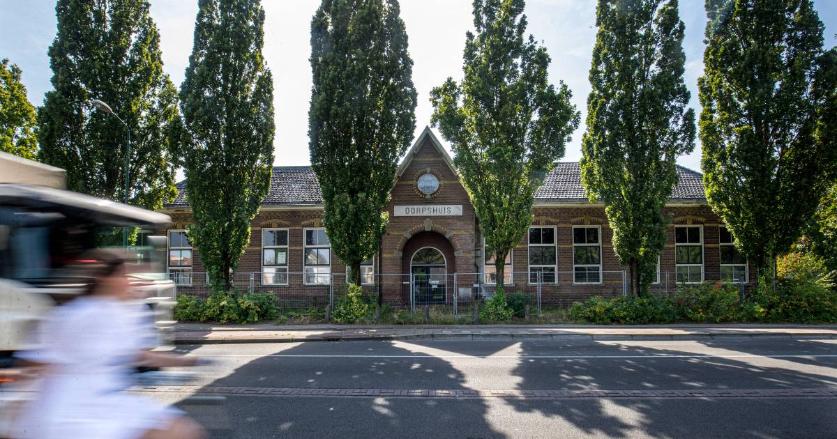 Dorpshuis Elst na tien jaar leegstand in de verkoop: 'Nieuwbouw op zijn vroegst midden 2024 klaar' -