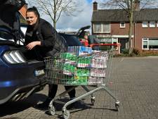Duitsers hamsteren blikjes drank in de grensstreek: ‘Scheelt mij 6 euro per tray’