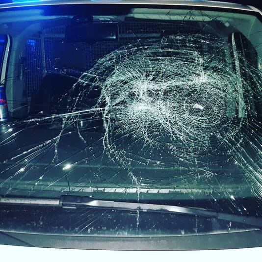 In Gennep werd deze jaarwisseling een politiewagen vernield. In Gennep werd deze jaarwisseling een politiewagen vernield.