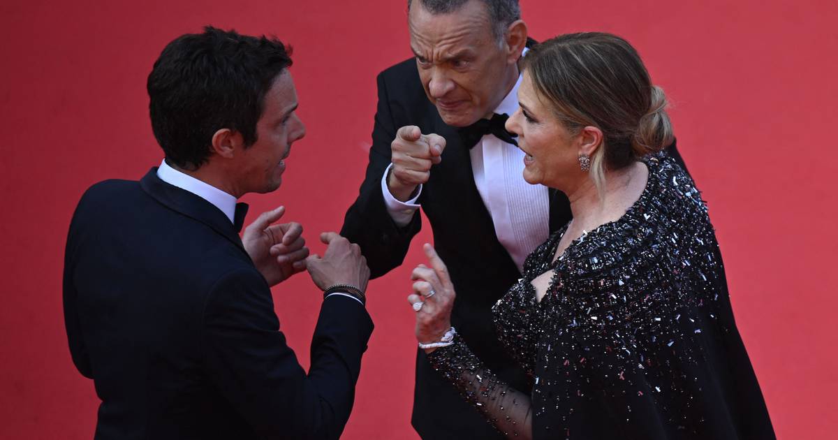 Tom Hanks e sua moglie in una “accesa discussione” sul tappeto rosso: ecco cosa è successo |  Visualizza