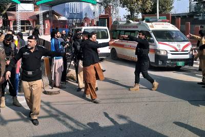 Au moins 25 morts et 120 blessés dans une explosion à l'intérieur d’une mosquée au Pakistan