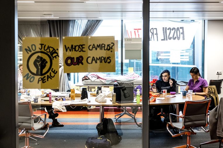 Begin december vorig jaar bezetten studenten in Eindhoven een bestuurskamer van de Technische Universiteit Eindhoven. Ze beëindigden hun bezetting op 13 december. Beeld ANP / Rob Engelaar