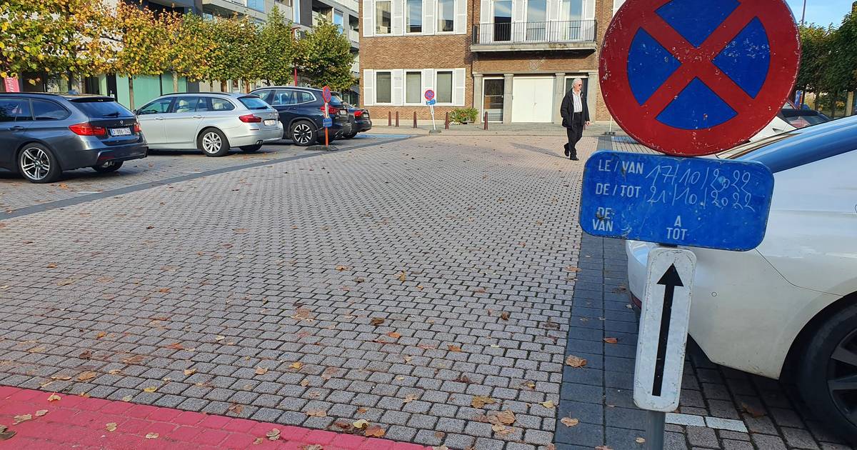 Vanaf maandag definitief gedaan met parkeren op plein voor oud