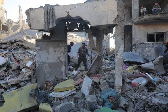 Verwoeste gebouwen na een eerdere aanval op het vluchtelingenkamp al-Maghazi in de Gazastrook (archiefbeeld).