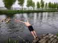 Brugge opening buitenzwemseizoen aan Damse Vaart ARCHIEF