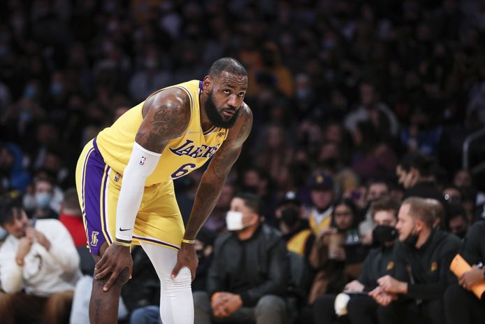 Touché au pied, LeBron James n'a pas pu terminer le match des Lakers à Phoenix.
