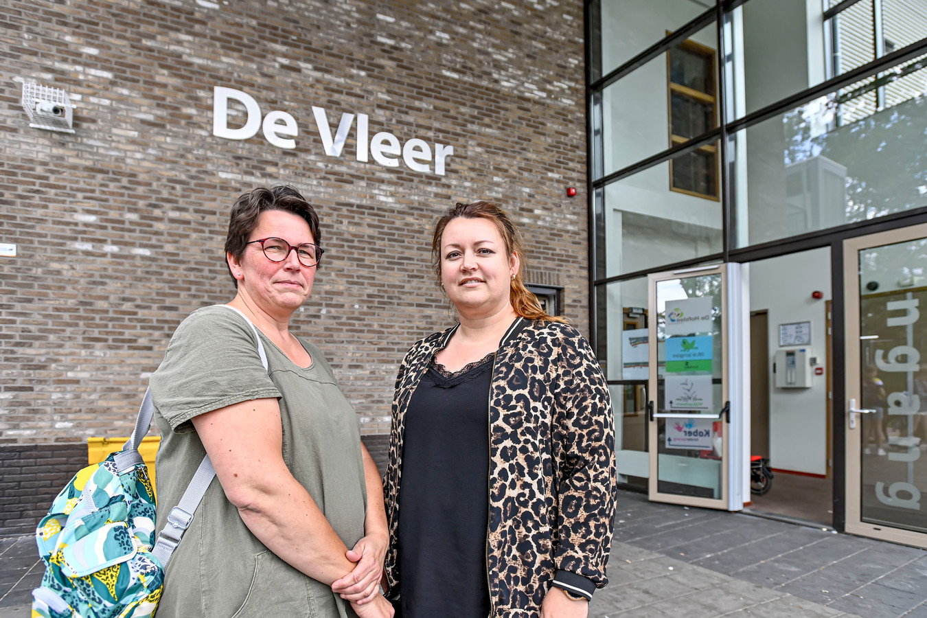 Marjolein van Oosterum (links) en Petra van Elteren, ouders en leden van de medezeggenschapsraad van basisschool De Hofstee in Etten-Leur.