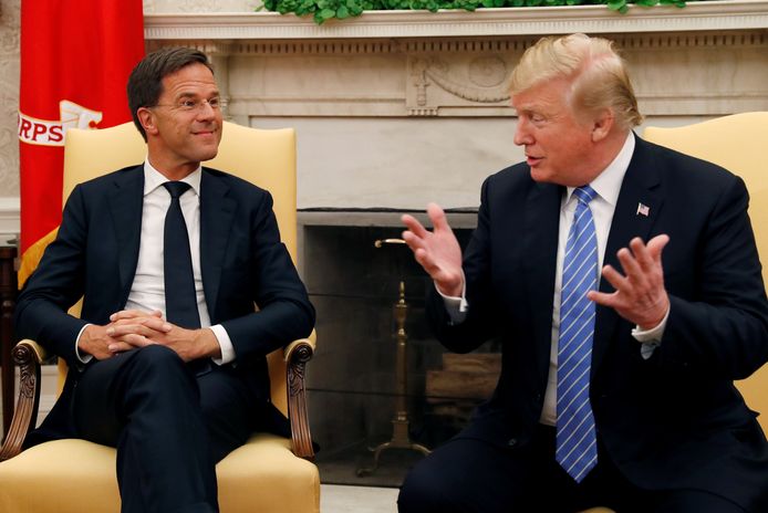 De eerste ontmoeting tussen de Nederlandse premier Mark Rutte en de Amerikaanse president Donald Trump in het Witte Huis in Washington.