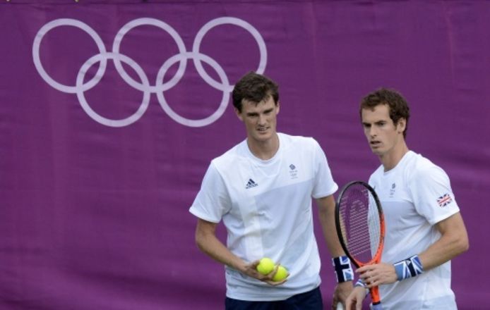 Jamie Murray (L) en broertje Andy Murray - EPA
