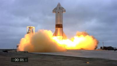 Prototype Marsraket van SpaceX maakt voor het eerst succesvolle landing na testvlucht