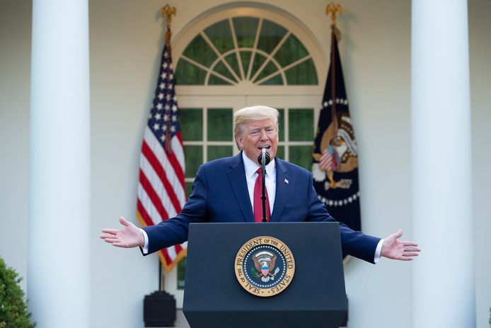 De Amerikaanse president Trump houdt een persconferentie in de Rose Garden van het Witte Huis.