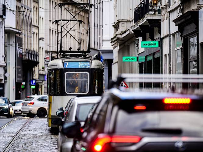 Eén op zes reizigers op bus en tram in Borgerhout rijdt zwart