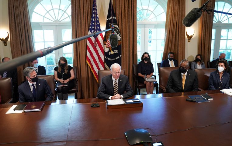 VS-president Joe Biden tijdens een meeting over de infrastructuurwet op 12 november.    Beeld REUTERS