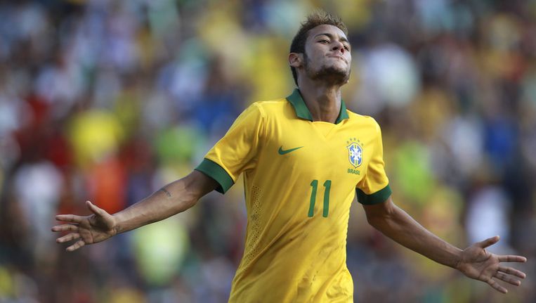 Neymar na een van zijn twee doelpunten. Beeld ap
