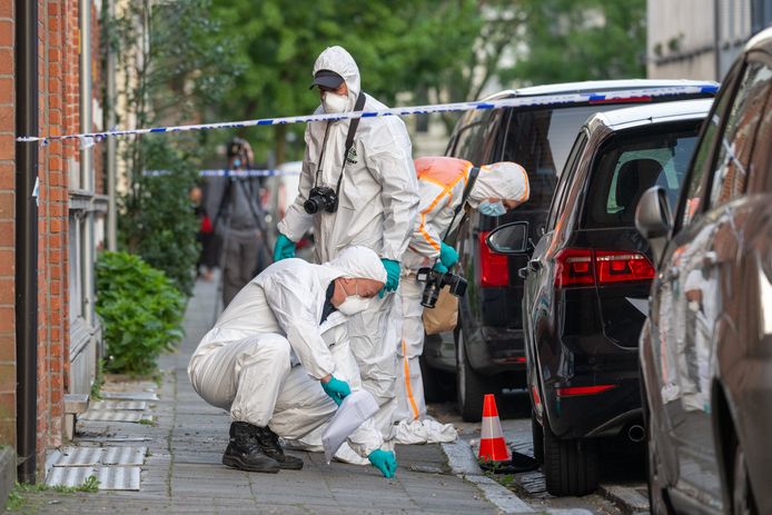 Man (23) wil explosief voor woning leggen in Nederland, maar blaast ...
