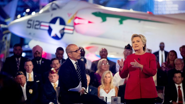 Clinton antwoordde op vragen van de interviewer en het publiek. Beeld AP
