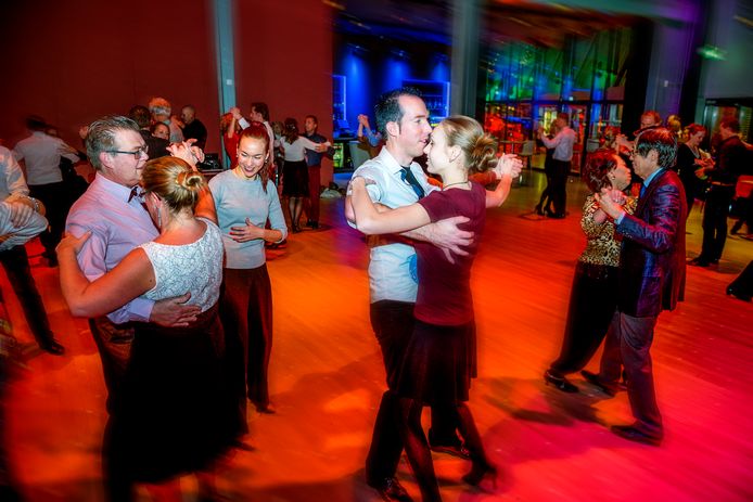 Ballroomdansers in actie elders in Nederland.