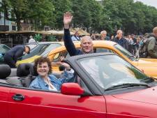 Bijna 20 jaar na overlijden van zijn vrouw rijdt Eduard weer in ‘hun’ rode Saab: ‘Dit is mijn lieverdje’