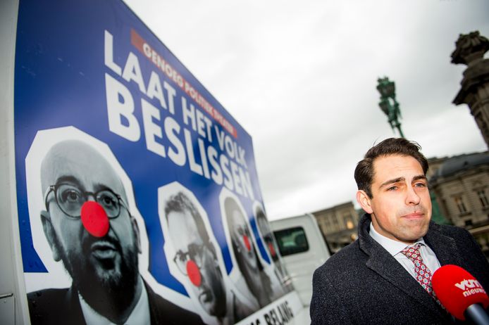 Vlaams Belang-voorzitter Tom Van Grieken voerde vandaag actie voor het paleis.