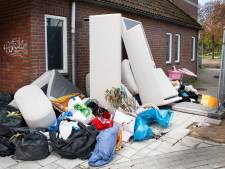 Wim is het zat, al twaalf jaar wordt er ’s nachts illegaal afval voor zijn deur gedumpt: ‘Asociaal gedrag’