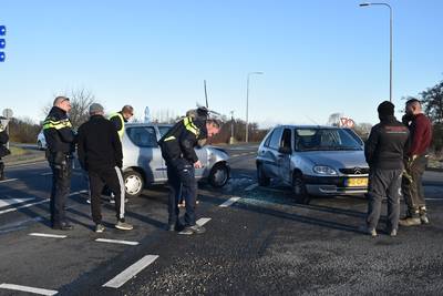 Vrouw raakt gewond bij botsing in Zuilichem en wordt naar het ziekenhuis gebracht