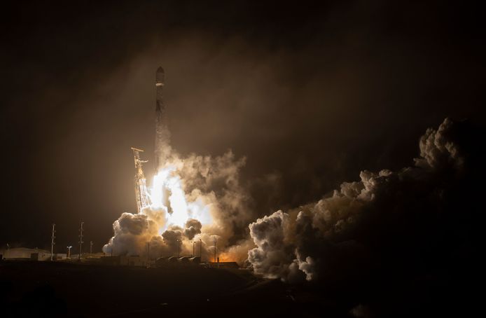 Vanmorgen om 7.21 Nederlandse tijd steeg een raket van SpaceX op met ruimtesonde DART van Nasa. Met de sonde wil Nasa testen of het mogelijk is eventuele asteroïden die op de aarde af komen te veranderen van baan.