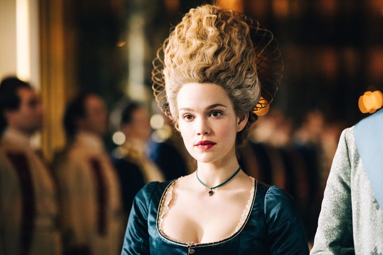 Emilia Schule in 'Marie Antoinette' Beeld BBC / Capa Drama / Banijay Studios France / Les Gens / Canal+ / Caroline Dubois