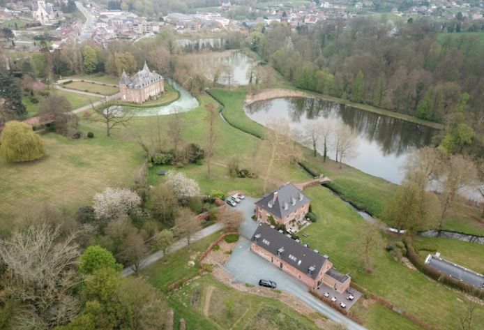 Le BB Park 7 est à droite sur la photo. A gauche, on voit le château du comte Louis de Limburg Stirum.