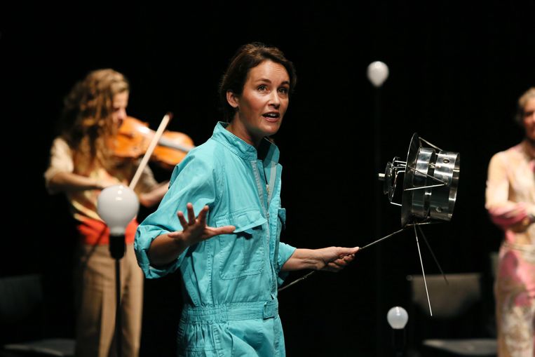 Marjolijn van Heemstra in Voyagers van Theater Rotterdam. Beeld Sanne Peper